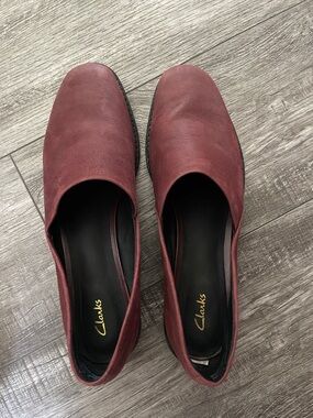 Clark’s burgundy slip on leather flats size 9